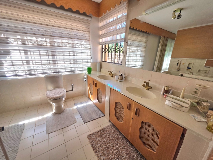 5 Bedroom Property for Sale in La Provance Free State